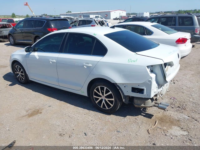 3VWDB7AJ0JM259837 Volkswagen Jetta 1.4t Se/1.4t Wolfsburg Edition