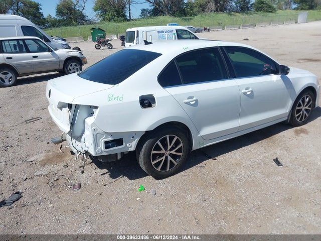 3VWDB7AJ0JM259837 Volkswagen Jetta 1.4t Se/1.4t Wolfsburg Edition