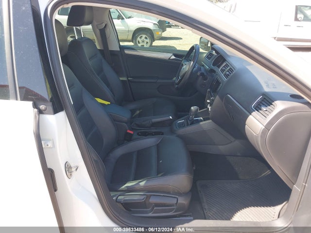 3VWDB7AJ0JM259837 Volkswagen Jetta 1.4t Se/1.4t Wolfsburg Edition