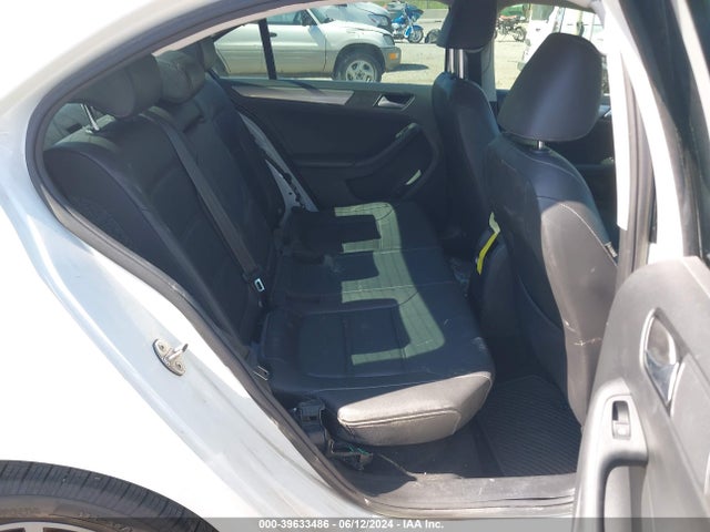 3VWDB7AJ0JM259837 Volkswagen Jetta 1.4t Se/1.4t Wolfsburg Edition