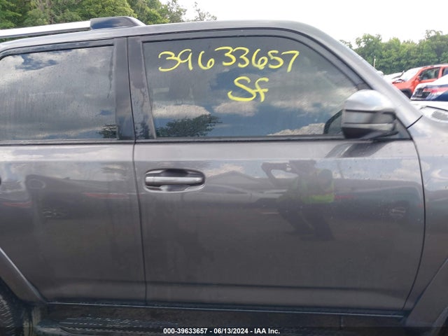Toyota 4RUNNER SR5 2019 JTEBU5JR6K5652131 Image 13