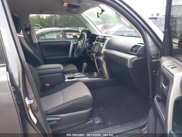 Toyota 4RUNNER SR5 2019 JTEBU5JR6K5652131 Image 5