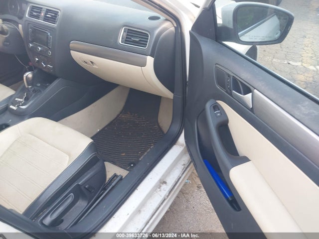 3VWL07AJ9EM384617 Volkswagen Jetta 1.8t Sel