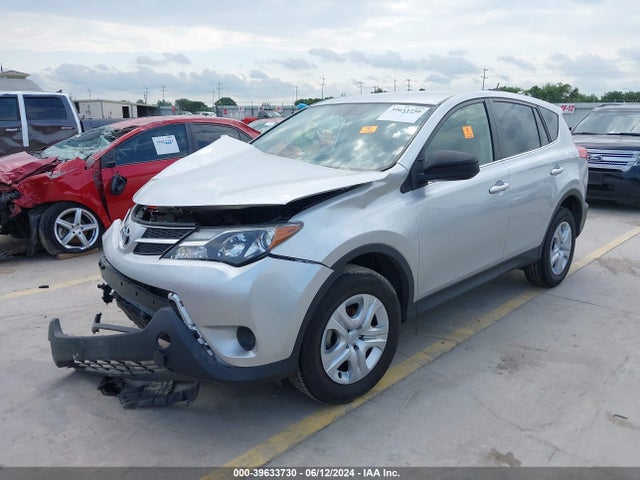 Toyota RAV4 LE 2014 JTMBFREV1ED072857 Image 2