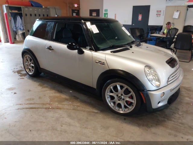 2006 MINI COOPER S WMWRE33516TL23236 Photo 0