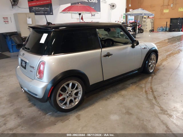 2006 MINI COOPER S WMWRE33516TL23236 Photo 3