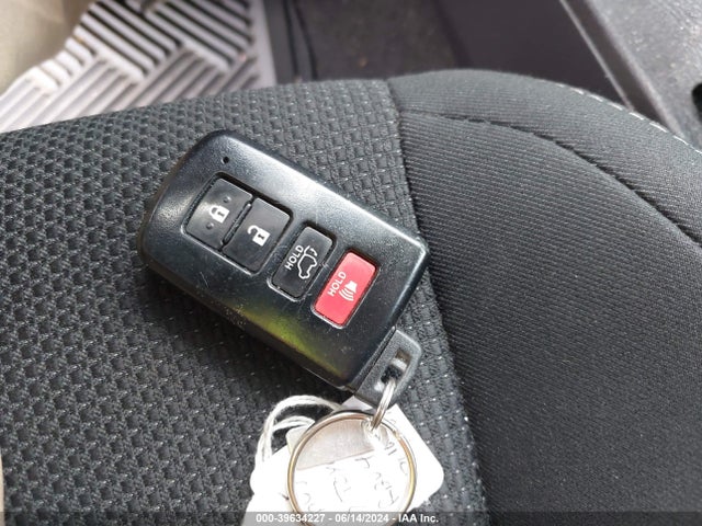 Toyota Rav4 Xle 2017 2T3RFREV7HW688956 Image 11