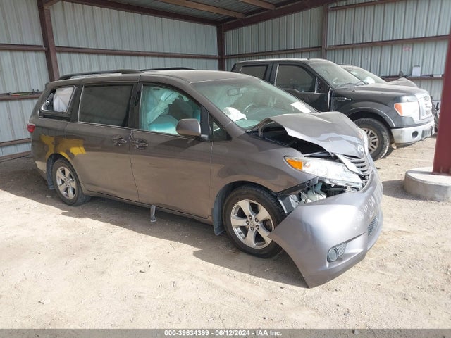 Toyota Sienna Le 8 Passenger 2017 5TDKZ3DC8HS816516 головне зображення