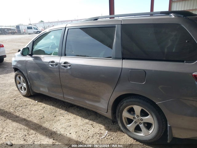 Toyota Sienna Le 8 Passenger 2017 5TDKZ3DC8HS816516 Image 13