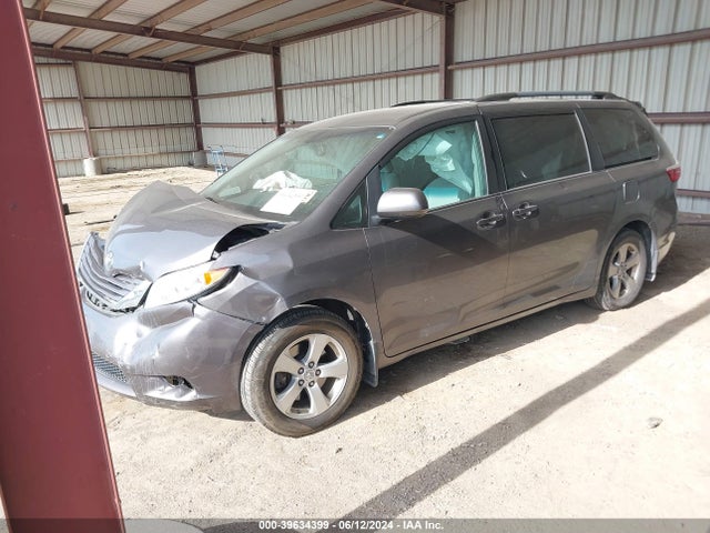 Toyota Sienna Le 8 Passenger 2017 5TDKZ3DC8HS816516 Image 2