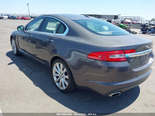2010 JAGUAR XF SAJWA0GB4ALR75858 Photo 2