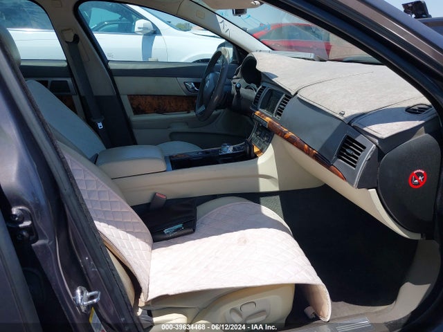2010 JAGUAR XF SAJWA0GB4ALR75858 Photo 4