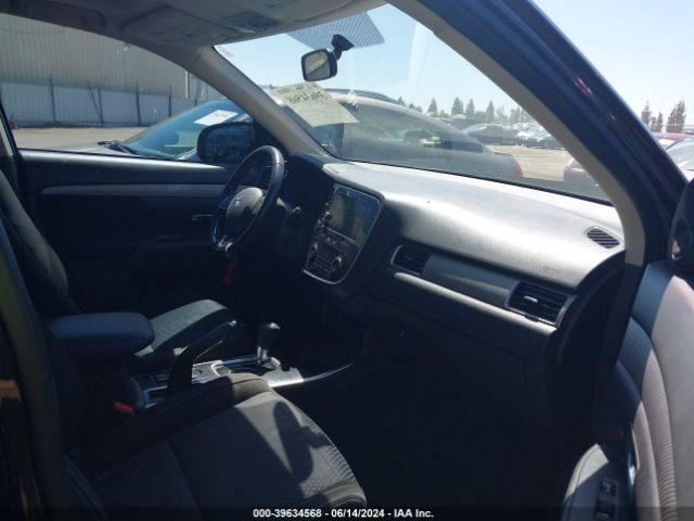 JA4AD3A36HZ068226 Mitsubishi Outlander Se