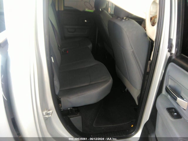 1C6RR6GG1JS114542 RAM 1500 Slt Quad Cab 4x2 6'4 Box