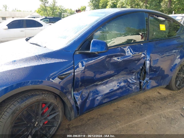 7SAYGDEFXNF308131 Tesla Model Y Performance Dual Motor All-wheel Drive