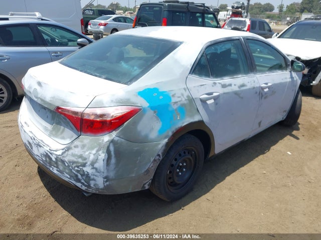 Toyota COROLLA LE 2018 5YFBURHE3JP775580 Image 4