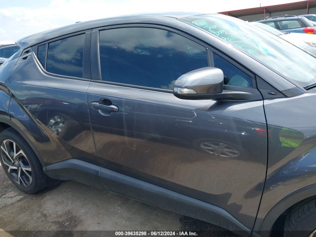 Toyota C-HR XLE 2018 NMTKHMBX8JR012686 Image 14