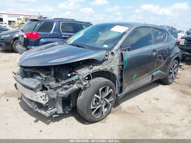 Toyota C-HR XLE 2018 NMTKHMBX8JR012686 Image 2