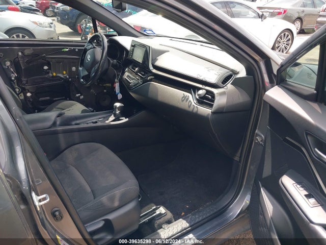 Toyota C-HR XLE 2018 NMTKHMBX8JR012686 Image 5