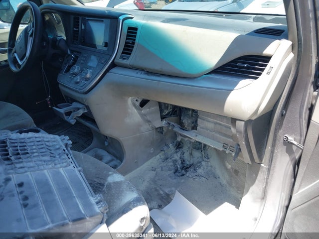 Toyota Sienna Le 8 Passenger 2017 5TDKZ3DC5HS876463 Image 18
