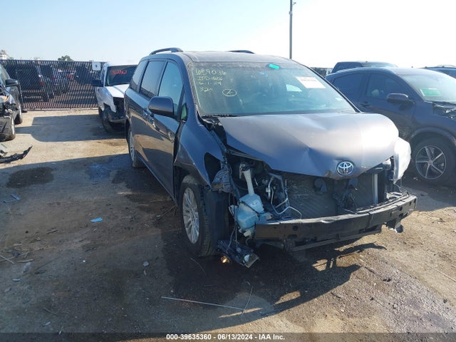 Toyota Sienna Xle 8 Passenger 2016 5TDYK3DC2GS691560 главное изображение