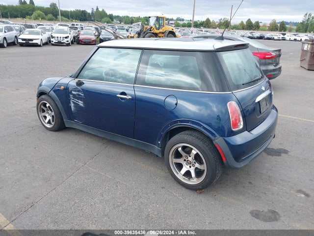 2006 MINI COOPER WMWRC33566TJ78247 Photo 2