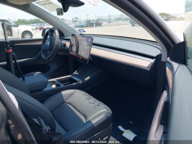 2024 TESLA MODEL Y 7SAYGAEE8RF030910 Photo 4