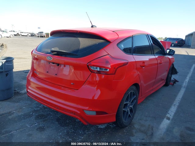 Ford FOCUS SE 2015 1FADP3K23FL232621 Image 4