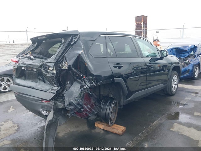 Toyota RAV4 LE 2022 2T3K1RFV8NC189921 Image 4