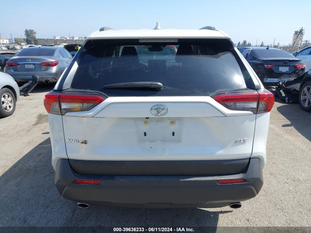Toyota Rav4 Xle Premium 2023 JTMC1RFV3PD102350 Image 17