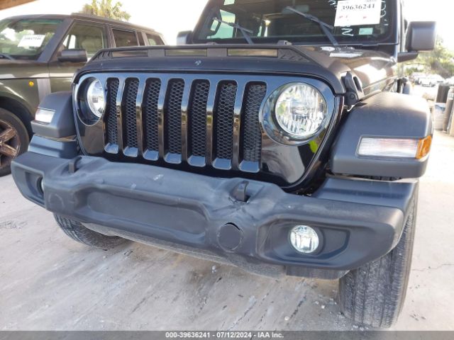 1C4HJXDG6JW303606 Jeep Wrangler Unlimited Sport 4x4