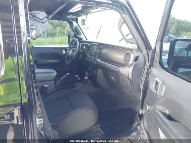 1C4HJXDG6JW303606 Jeep Wrangler Unlimited Sport 4x4