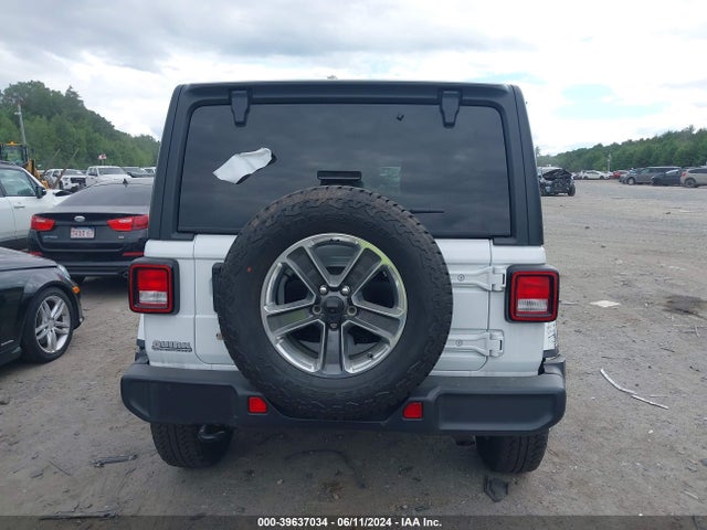 1C4HJXEG3JW321740 Jeep Wrangler Unlimited Sahara 4x4