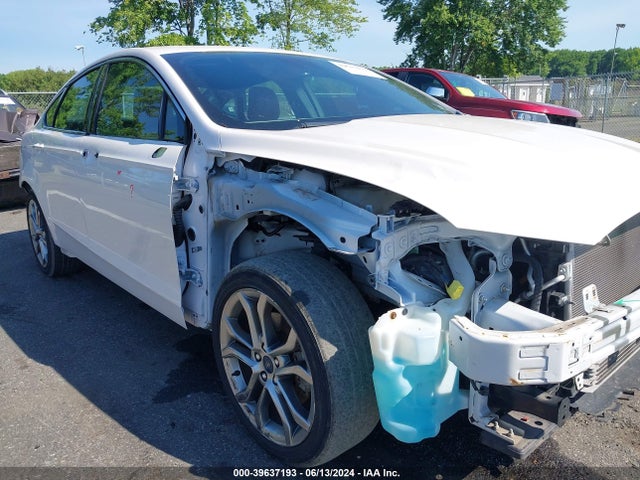 Ford Fusion Hybrid Titanium 2019 3FA6P0RU1KR158500 Image 19