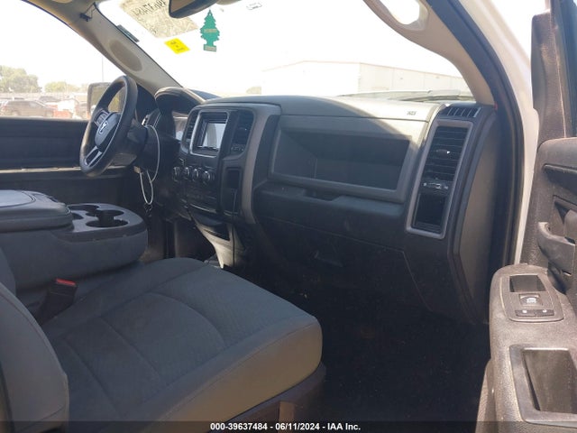 3C6RR6KT9LG127652 RAM 1500 Classic Tradesman  4x2 5'7 Box