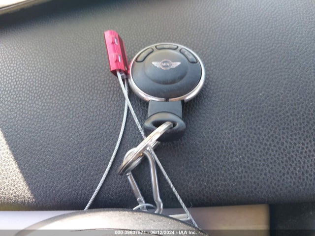 2011 MINI COOPER WMWSU3C58BT182373 Photo 10