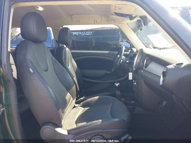 2011 MINI COOPER WMWSU3C58BT182373 Photo 4