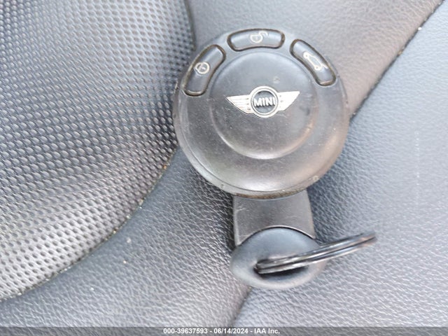 2010 MINI COOPER WMWMF3C51ATZ63253 Photo 10