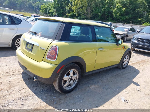 2010 MINI COOPER WMWMF3C51ATZ63253 Photo 3