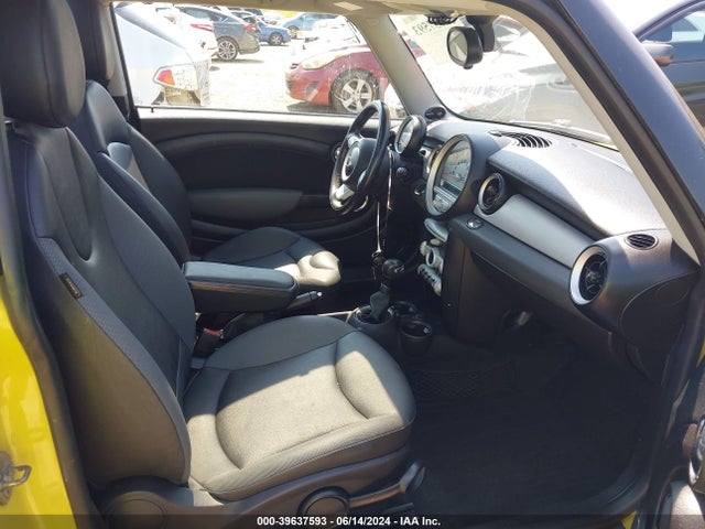 2010 MINI COOPER WMWMF3C51ATZ63253 Photo 4