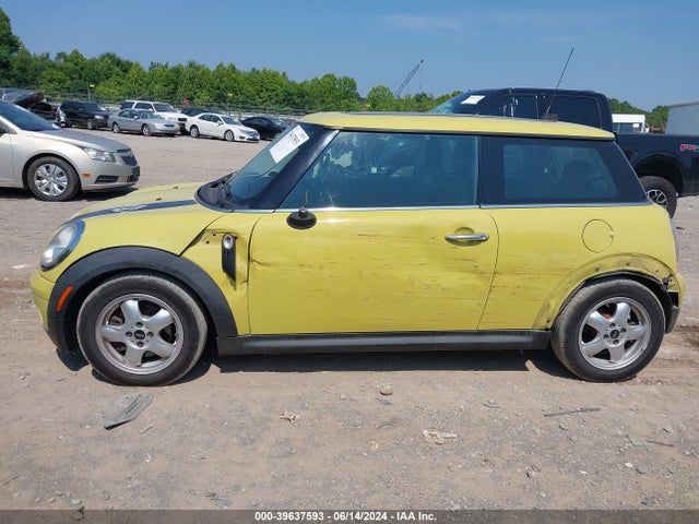 2010 MINI COOPER WMWMF3C51ATZ63253 Photo 5