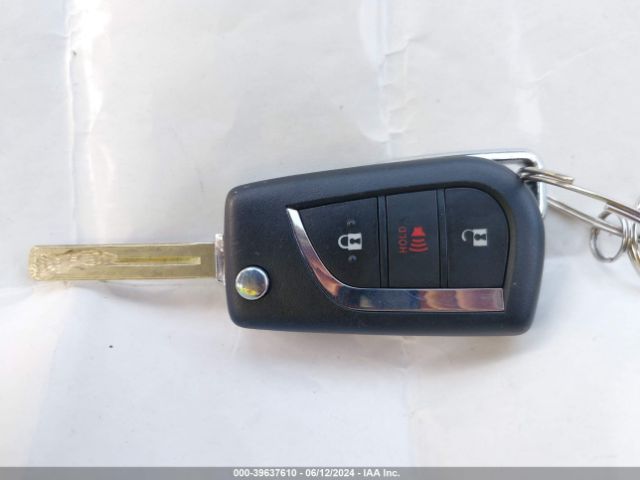 JTMF1RFV5KJ012530 Toyota RAV4 LE