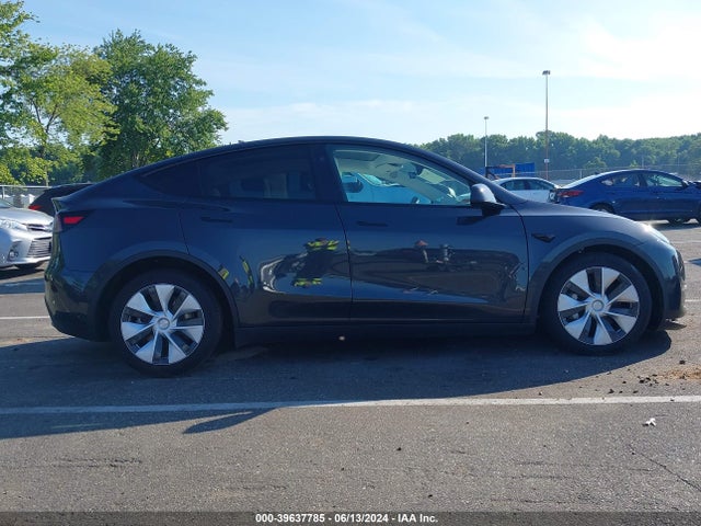 Tesla Model Y Rwd 2024 7SAYGDED8RF022766 Image 13