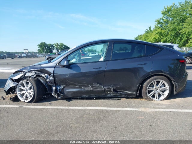 Tesla Model Y Rwd 2024 7SAYGDED8RF022766 Image 14