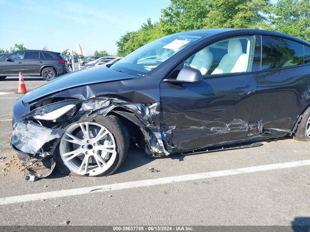 Tesla Model Y Rwd 2024 7SAYGDED8RF022766 Image 6