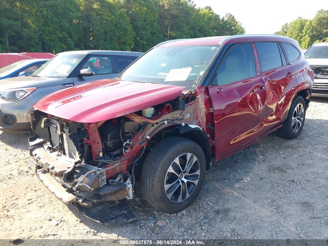 Toyota Highlander Xle 2021 5TDGZRBH4MS138476 Image 2