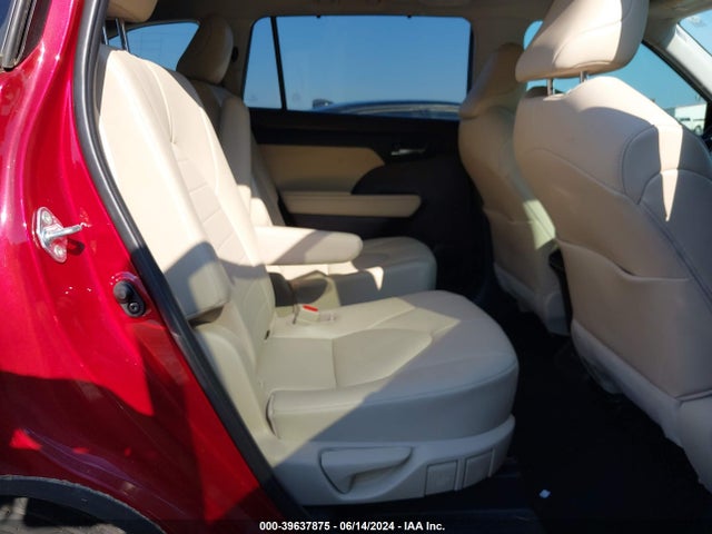 Toyota Highlander Xle 2021 5TDGZRBH4MS138476 Image 8