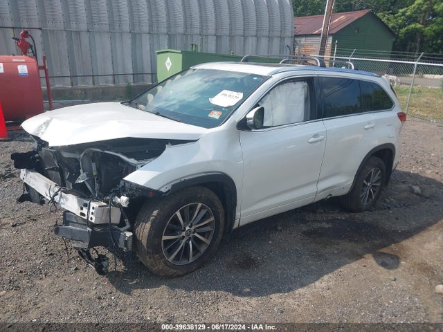 Toyota Highlander Xle 2018 5TDJZRFH1JS801384 Image 2