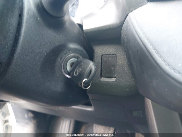 Toyota RAV4 LE 2017 JTMZFREV7HJ717130 Image 11