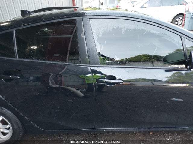 Toyota Prius Two Eco 2017 JTDKARFU6H3047337 Image 13